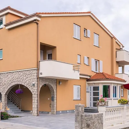Vall Apartmán *